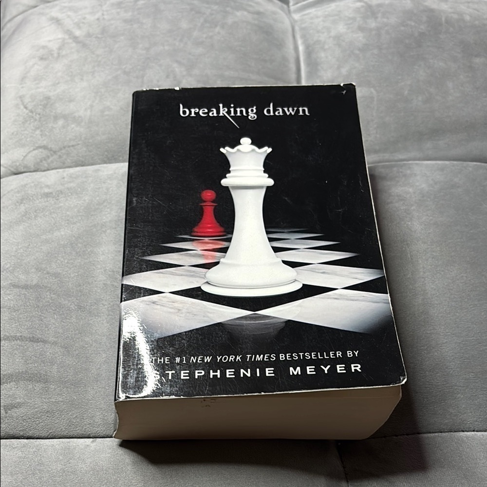 Breaking Dawn Book by Stephenie Meyer